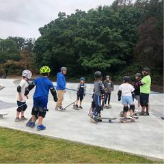 Group skateboarding lesson